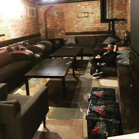 High 5 Hostel *
